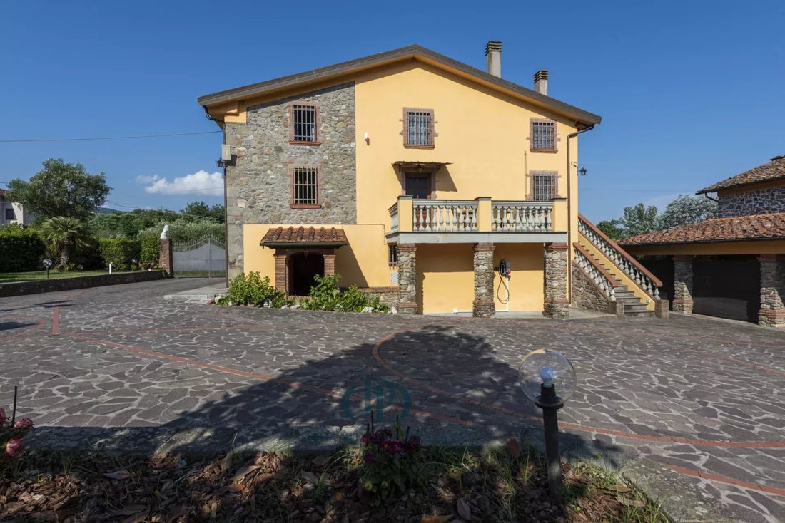 Villa in Center, Capannori, Tuscany 3 - 15132945