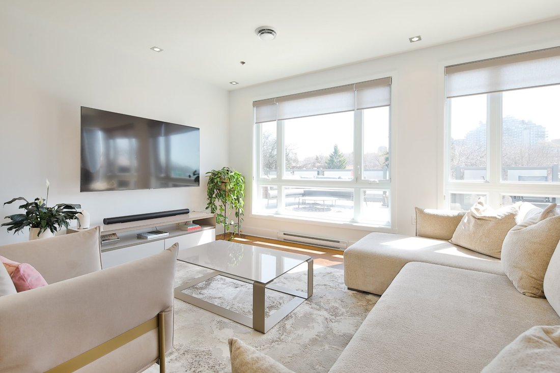 Apartment in Mount Royal, Quebec, Canada 2 - 17745161