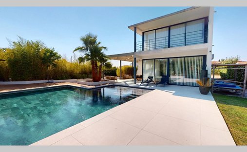 House in Est, Gemenos, France 1