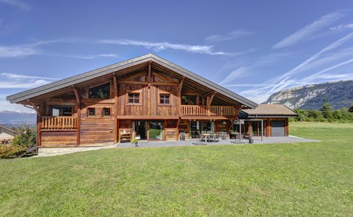 House in Archamps, Auvergne-Rhône-Alpes, France 1