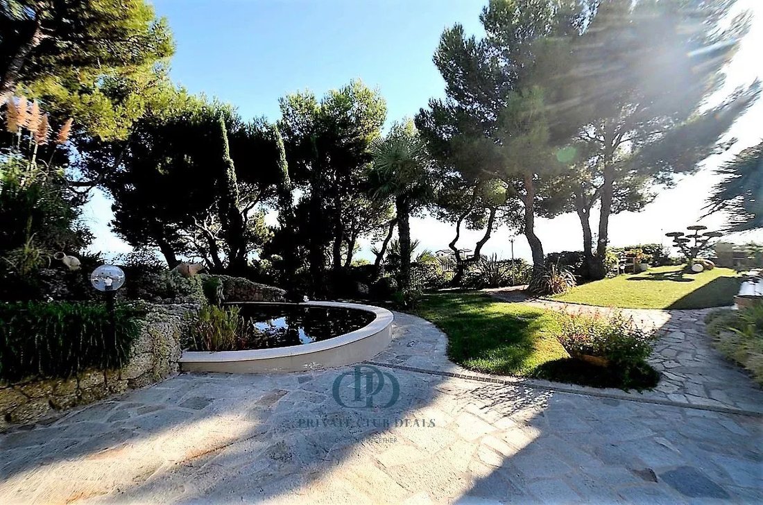 Villa in Bordighera, Liguria, Italy 3 - 14428394