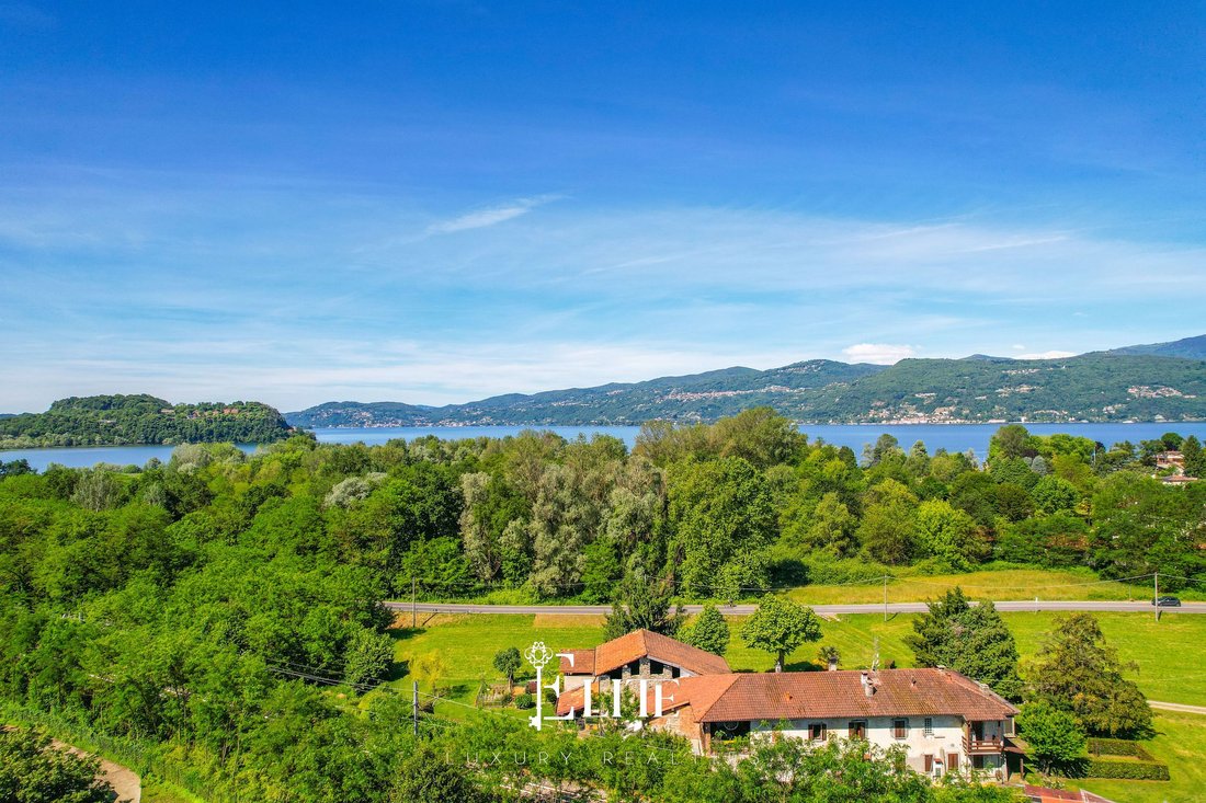 Villa in Brebbia, Lombardy, Italy 2 - 17751829