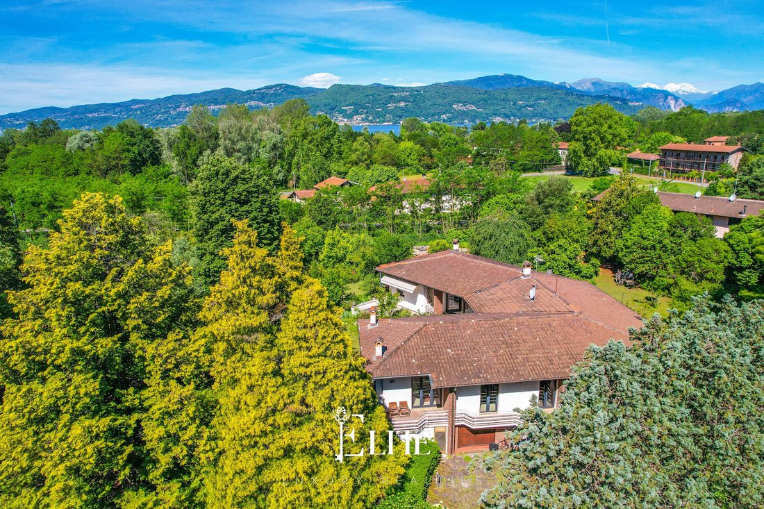 Villa in Brebbia, Lombardy, Italy 4 - 17751829