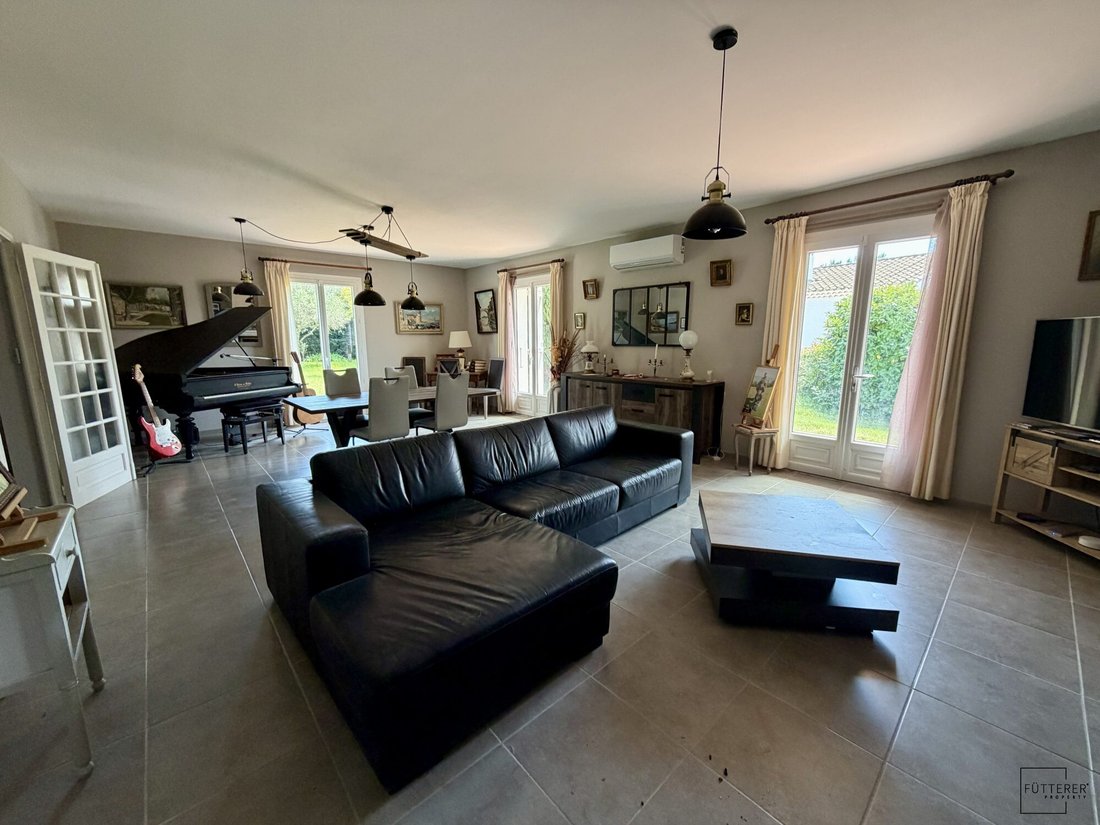 Villa in Vinassan, Occitania, France 3 - 16407634