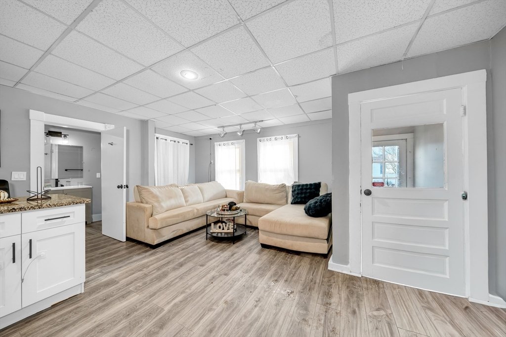North Andover, Massachusetts, United States 5 - 17751039
