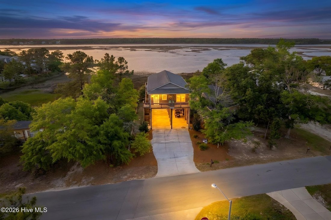 House in Oak Island, North Carolina, United States 1 - 17752099