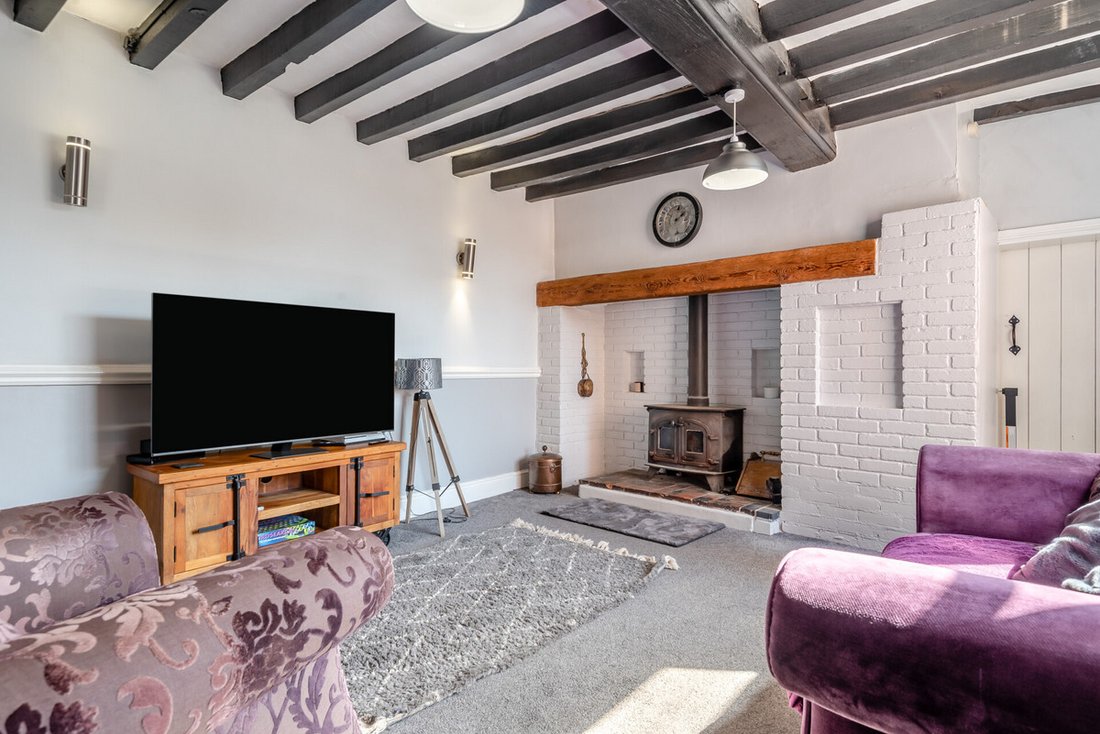 House in Hixon, England 3 - 17752743
