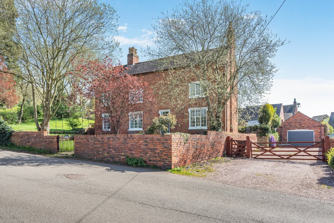 House in Hixon, England 1 - 17752743