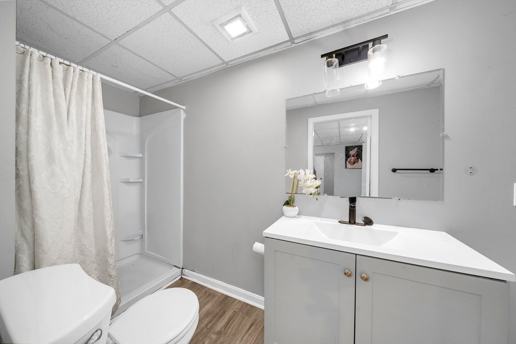 North Andover, Massachusetts, United States 4 - 17751039