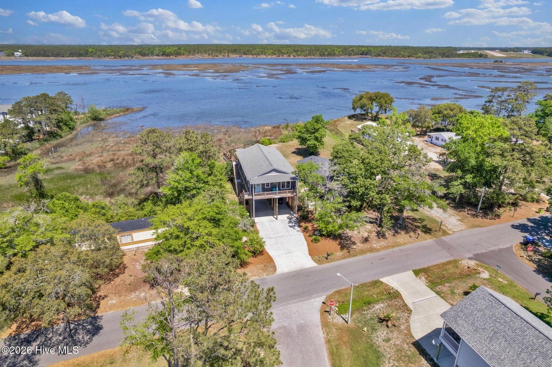 House in Oak Island, North Carolina, United States 2 - 17752099