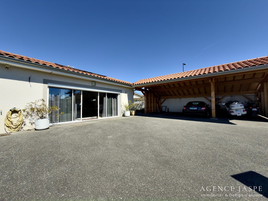 House in Saint-Cyprien, Auvergne-Rhône-Alpes, France 4 - 17751491