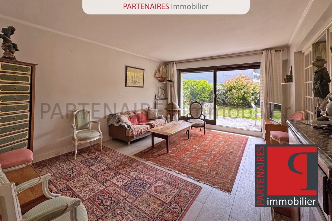 Apartment in Domaine National du Château, Versailles, France 3 - 17689268
