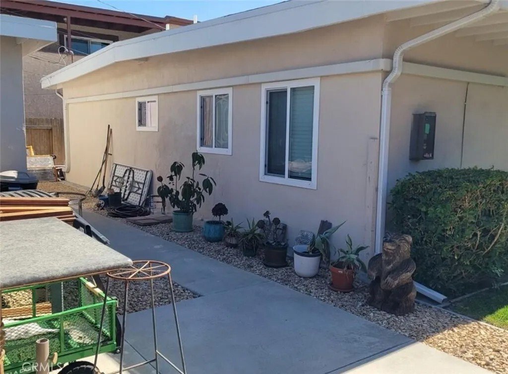 Los Alamitos, California, United States 5 - 17569374