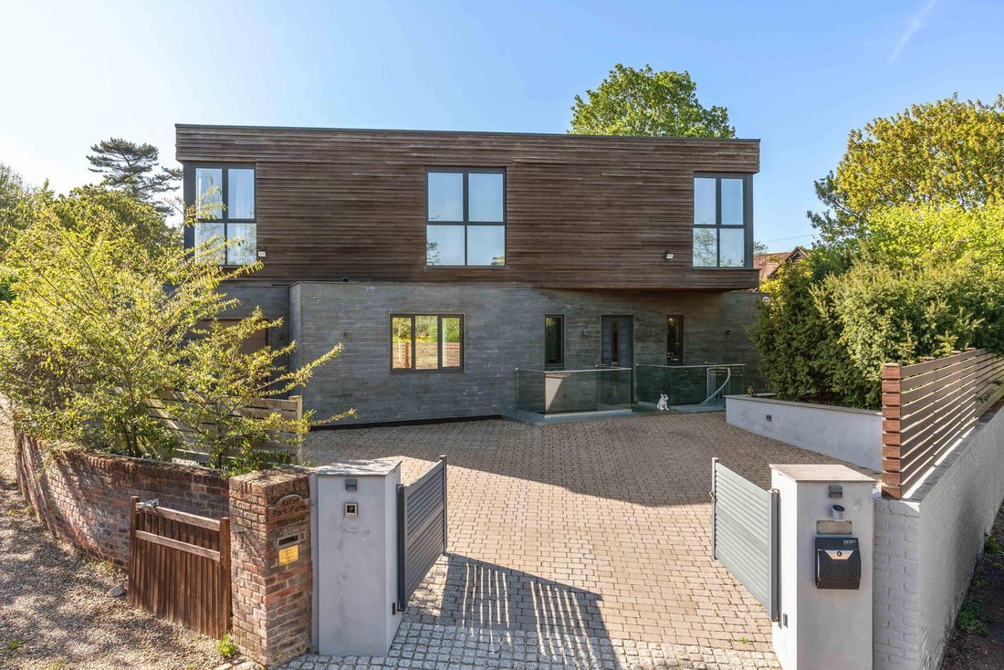 House in Hertfordshire, England 1 - 16826541