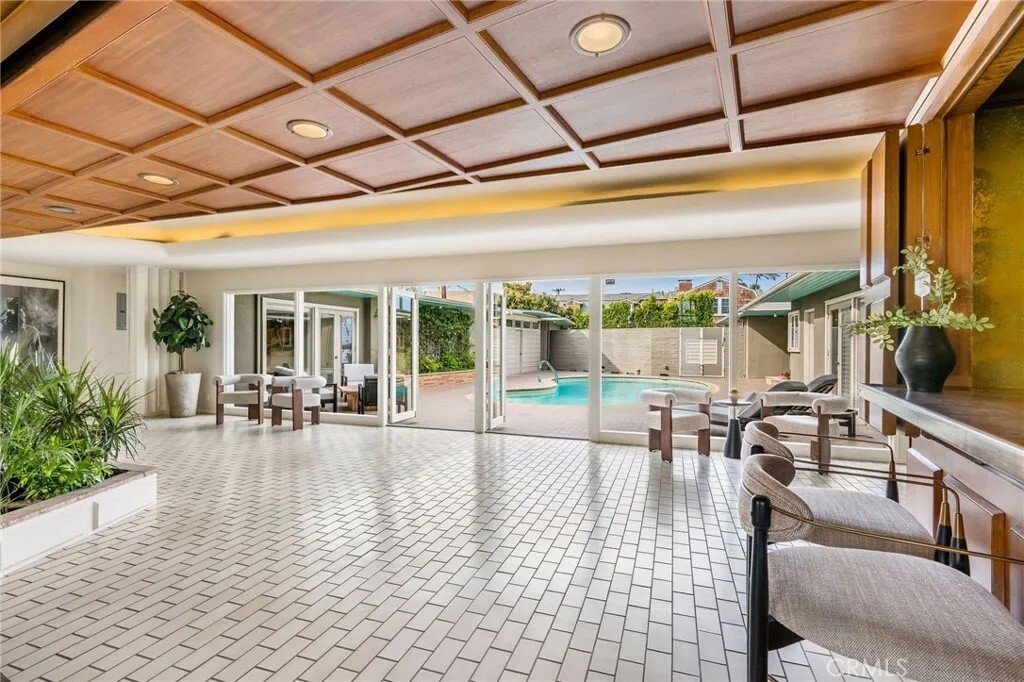 House in Signal Hill, California, United States 3 - 16525657