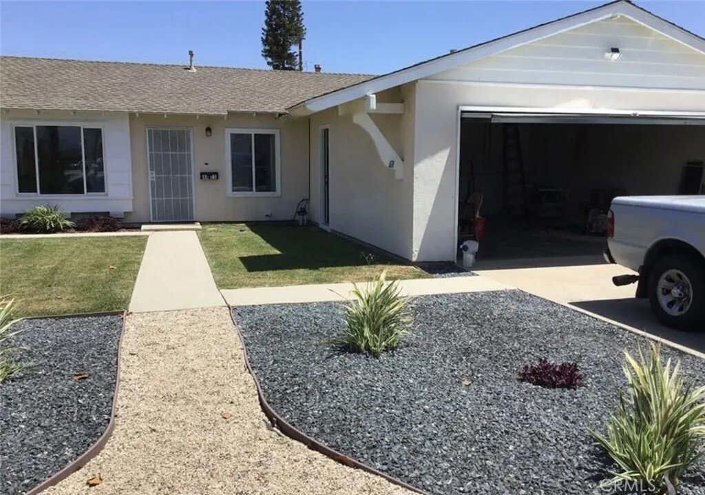 Los Alamitos, California, United States 2 - 17569374