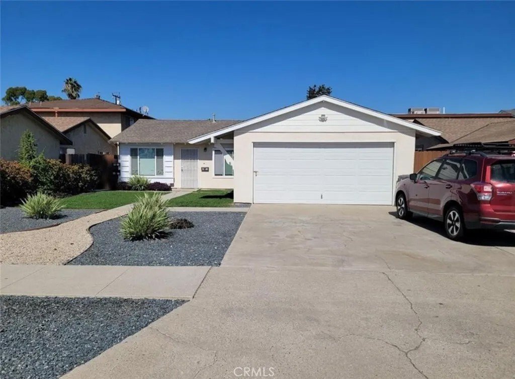 Los Alamitos, California, United States 1 - 17569374