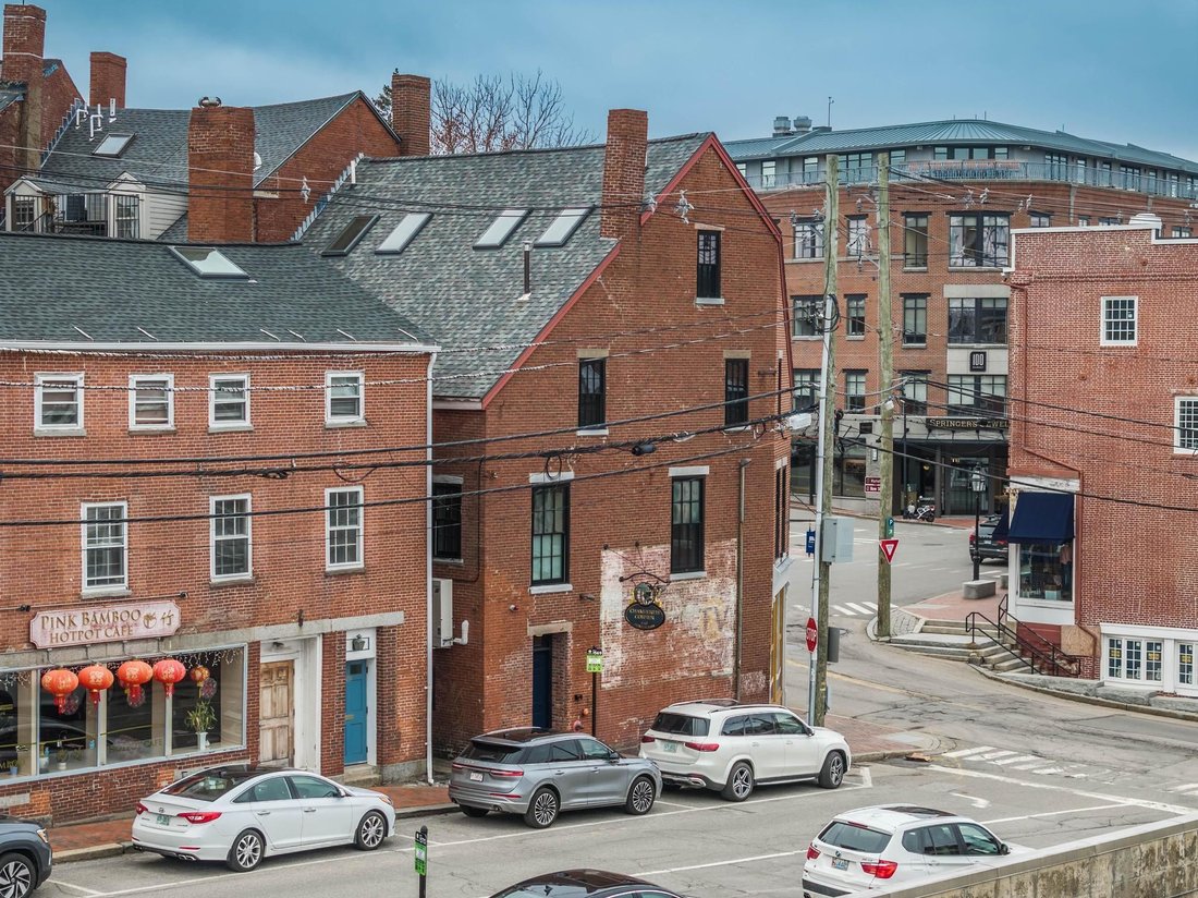 Portsmouth, New Hampshire, United States 4 - 17750952