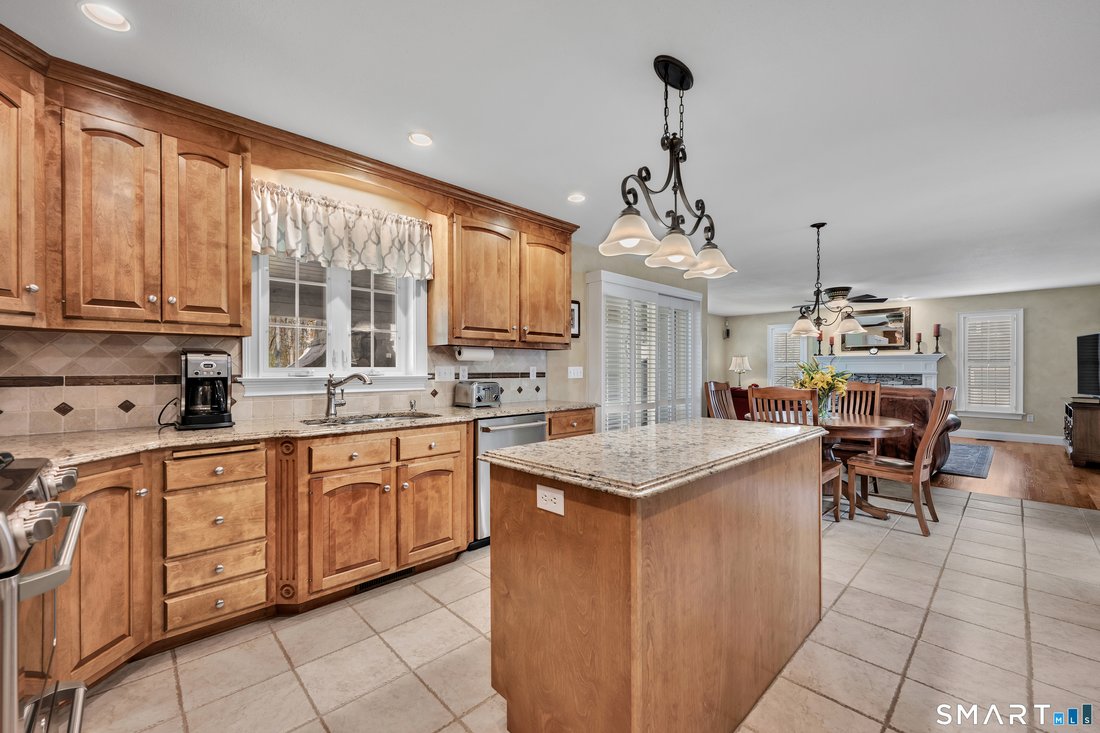 House in Southington, Connecticut, United States 3 - 17752925