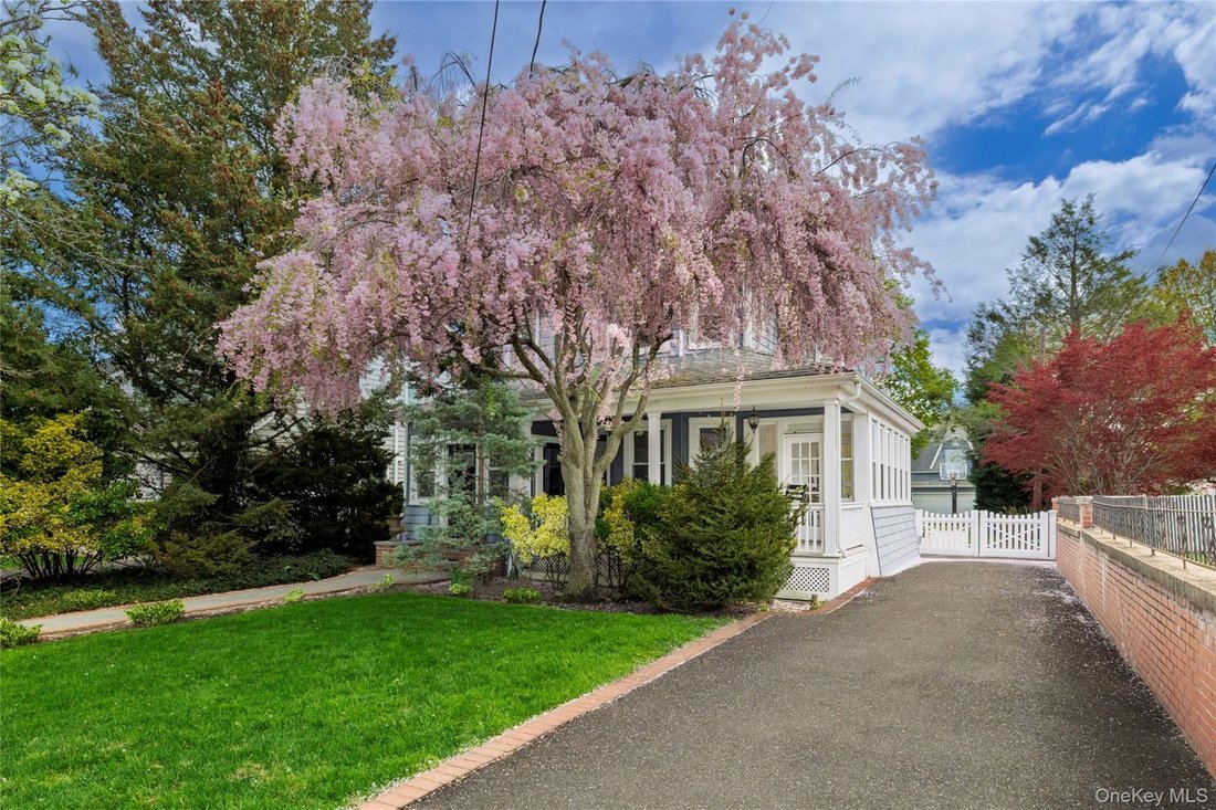 House in Rockville Centre, New York, United States 2 - 17750975