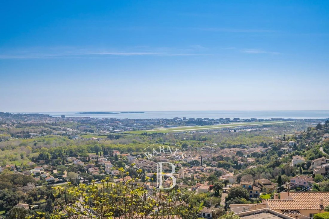 Villa in Le Roc Fleuri-Capitou (Jeanne d'Arc), Mandelieu-la-Napoule, France 1 - 17752437