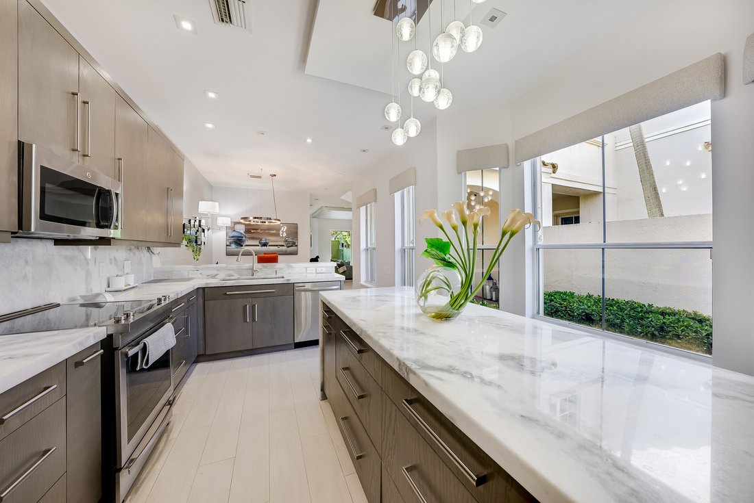 Hollywood, Florida, United States 5 - 17751800
