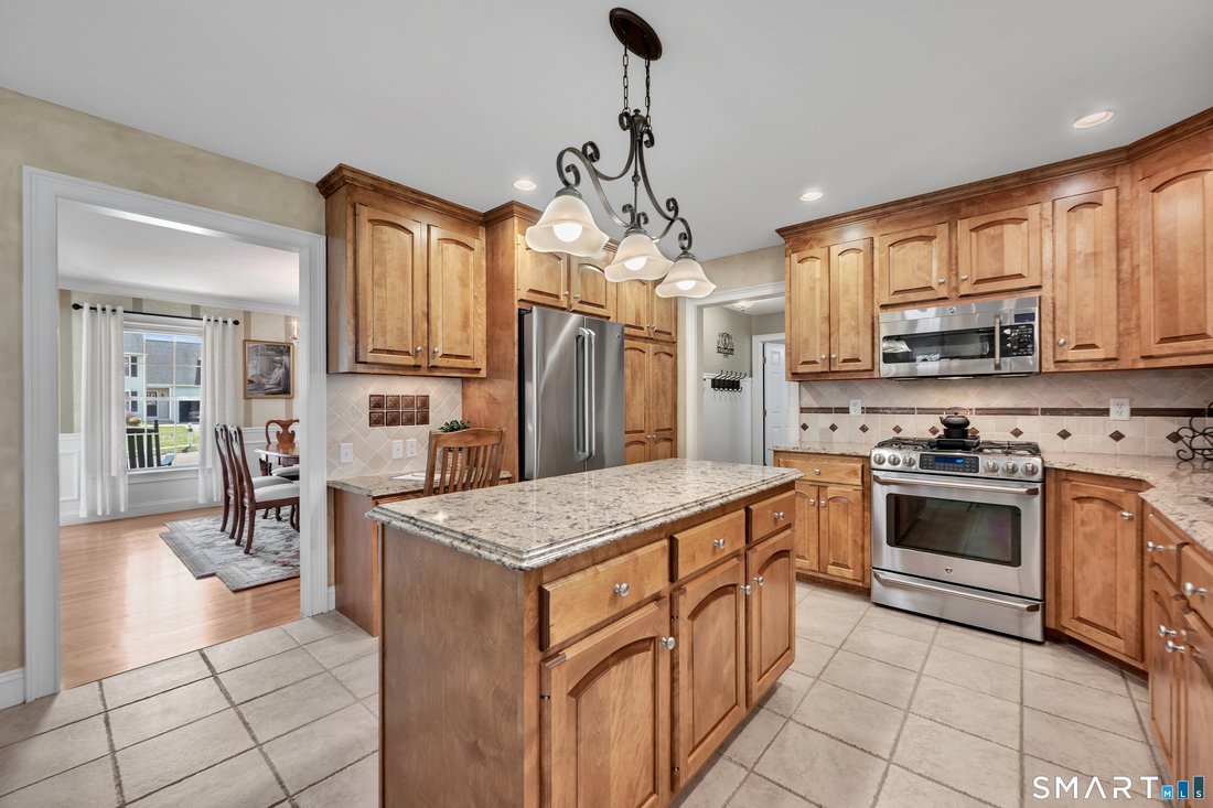 House in Southington, Connecticut, United States 4 - 17752925