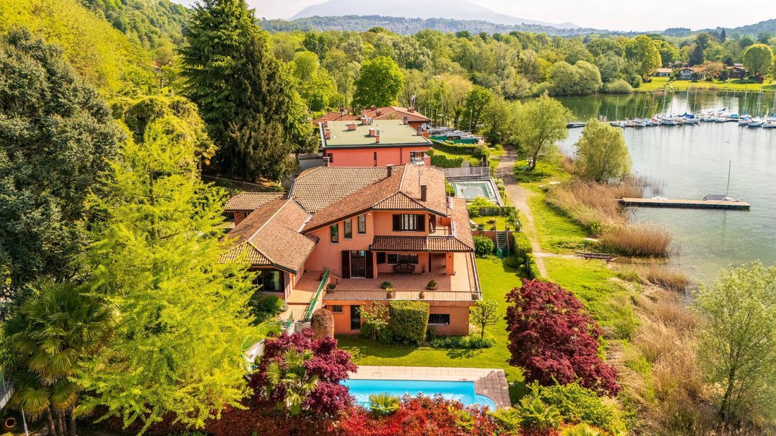 Villa in Monvalle, Lombardy, Italy 1 - 17328346
