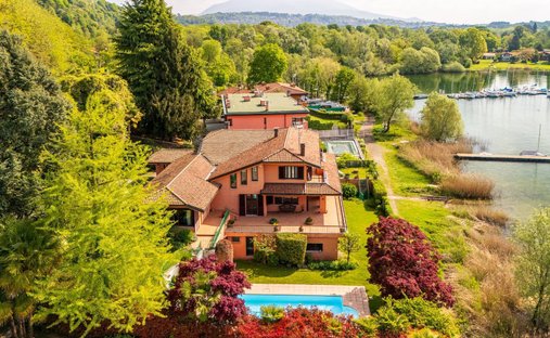 Villa in Monvalle, Lombardy, Italy 1