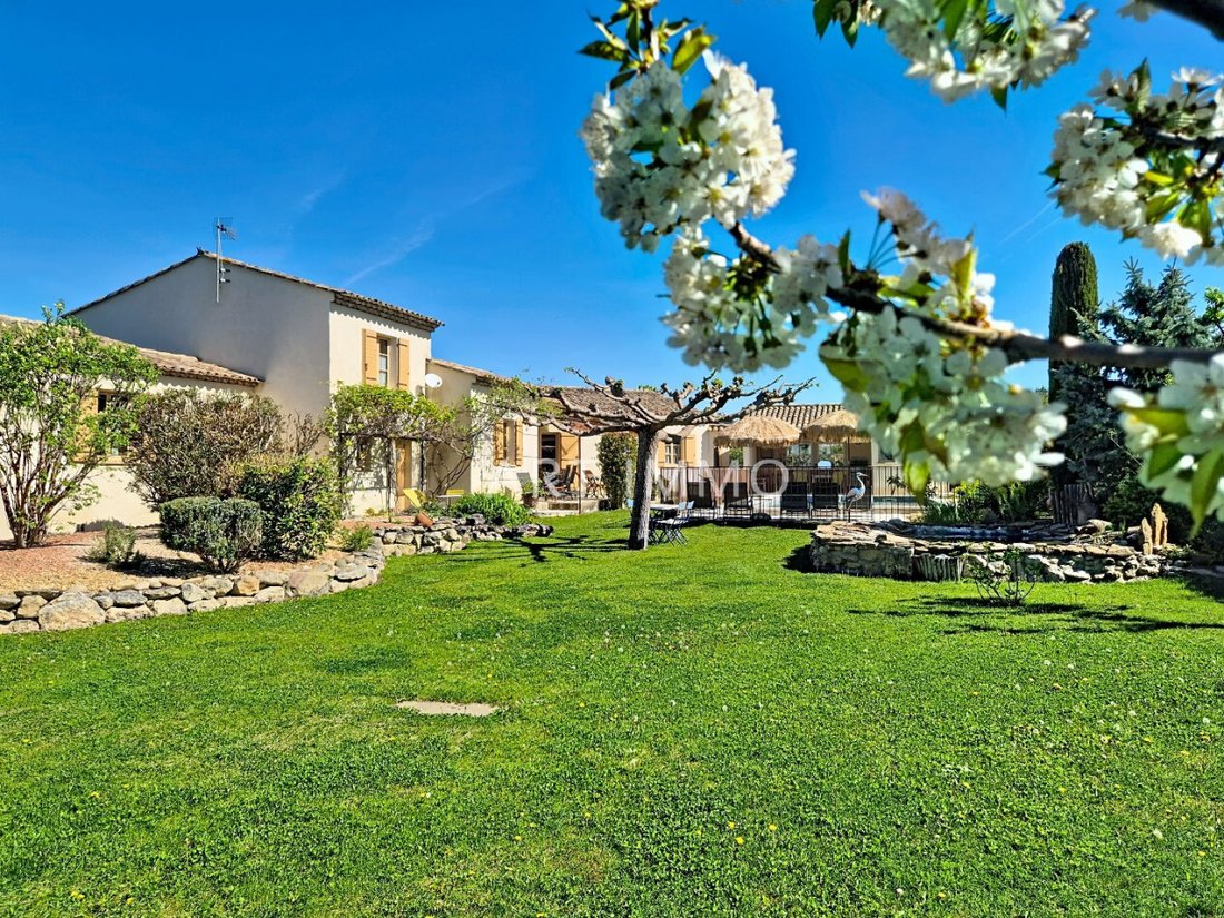House in Cavaillon, Provence-Alpes-Côte d'Azur, France 5 - 17435832