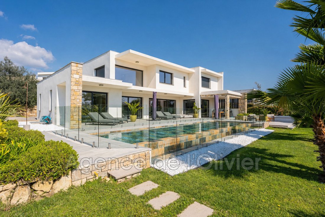 Villa in Le Rouret, Provence-Alpes-Côte d'Azur, France 1 - 17753058