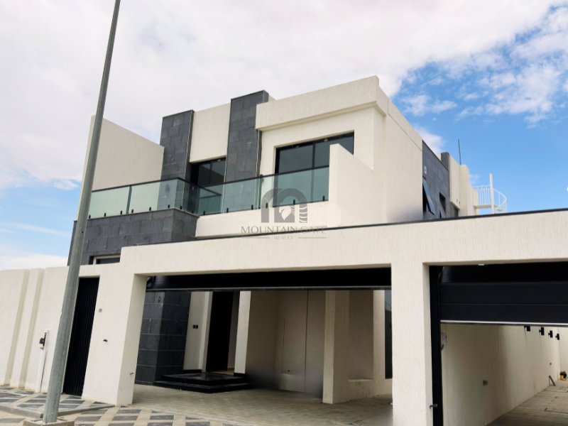 Villa in Al Ruwaidat Suburb, Sharjah Emirate, United Arab Emirates 1 - 17753252