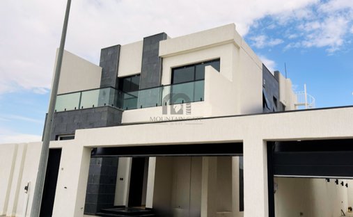 Villa in Al Ruwaidat Suburb, Sharjah Emirate, United Arab Emirates 1