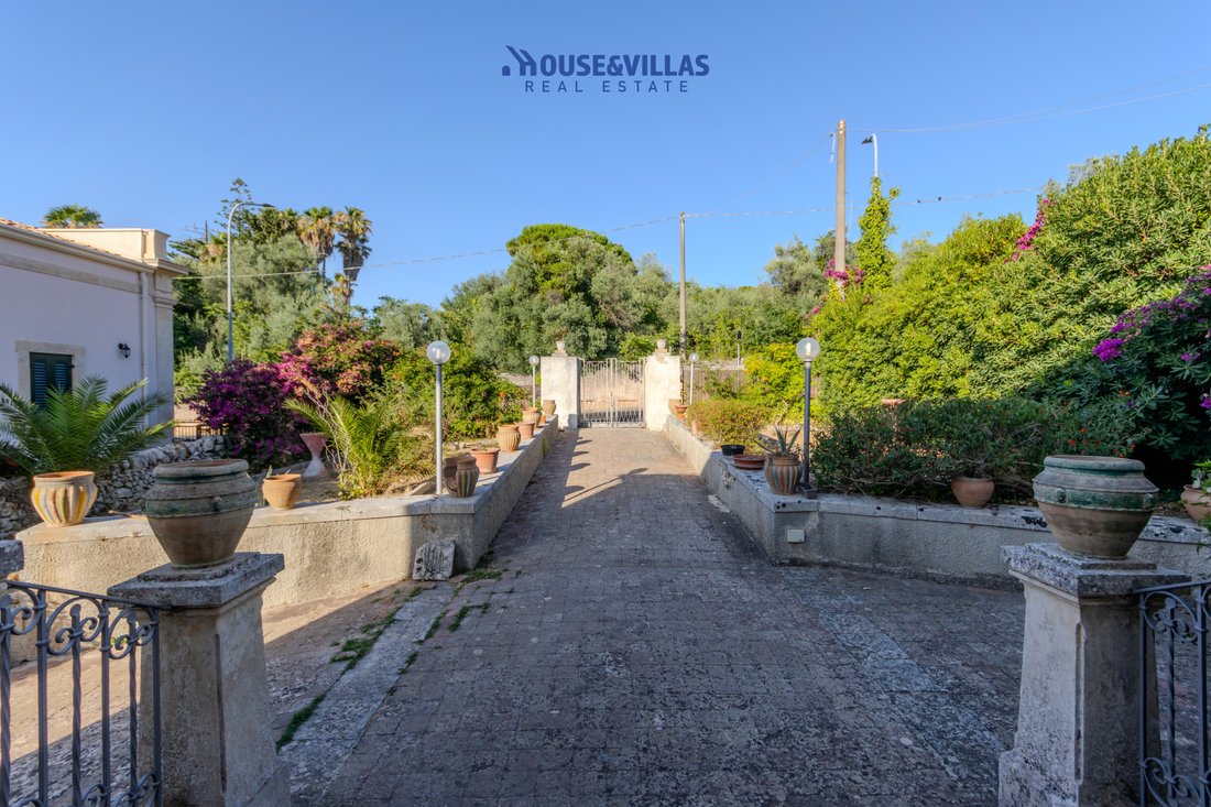 Villa in San Corrado di Fuori, Sicily, Italy 4 - 17753362