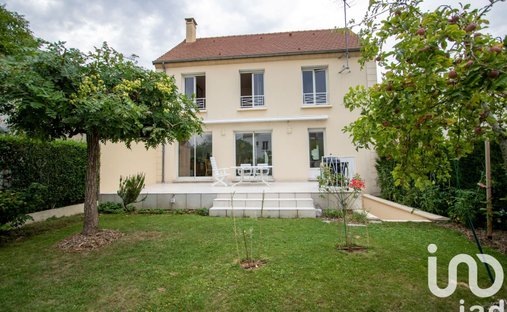 House in Les Metz-Pont Colbert, Jouy-en-Josas, France 1