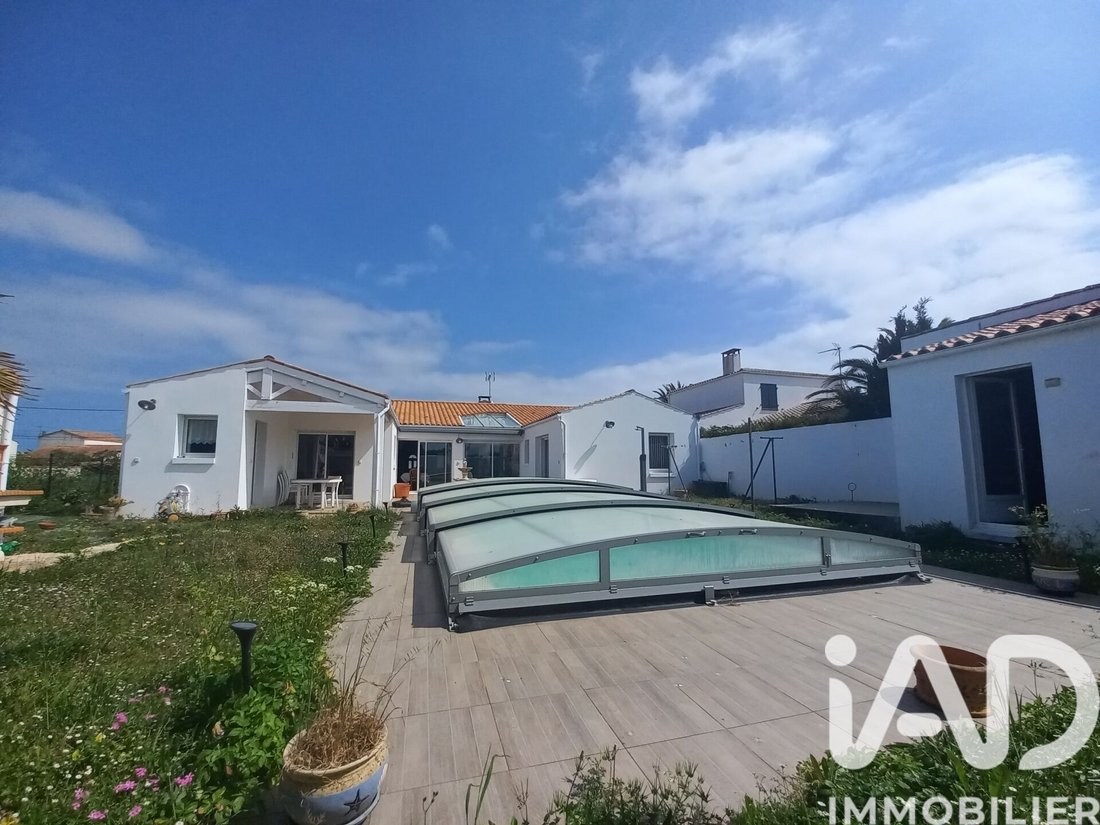 House in La Bree-les-Bains, Nouvelle-Aquitaine, France 1 - 17754843