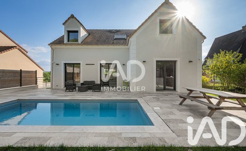 House in Vaux-sur-Seine, Ile-de-France, France 1