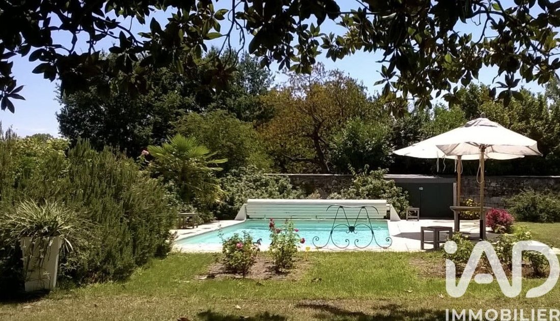 House in La Chapelle-sur-Loire, Centre-Val de Loire, France 2 - 17658747