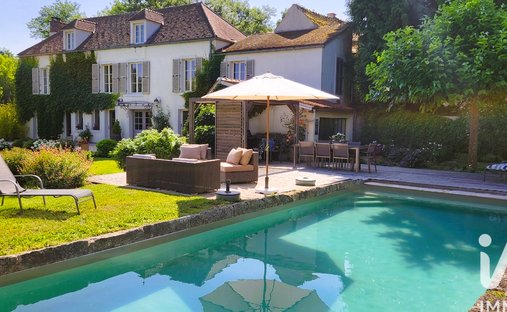 House in Galluis, Ile-de-France, France 1
