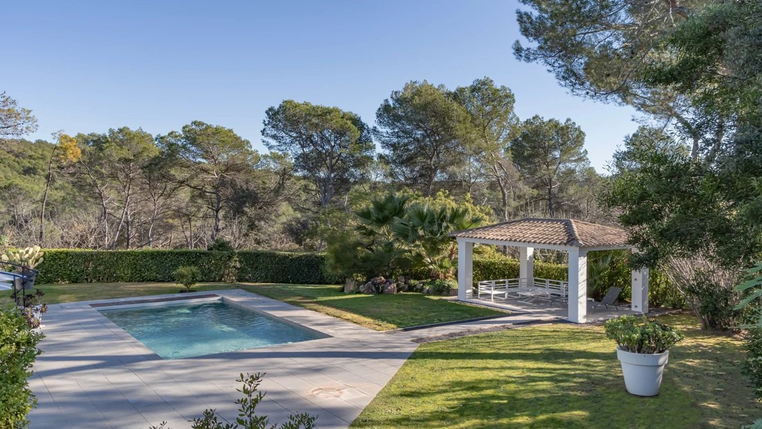 Villa in Mougins, Provence-Alpes-Côte d'Azur, France 2 - 13596242