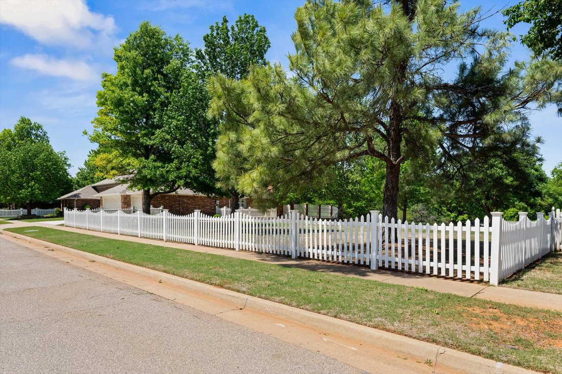 Edmond, Oklahoma, United States 3 - 17753441