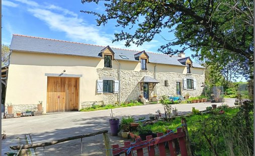 House in Saint-Médard-sur-Ille, Brittany, France 1