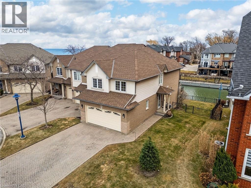 Townhouse in Hamilton, Ontario, Canada 2 - 17753829