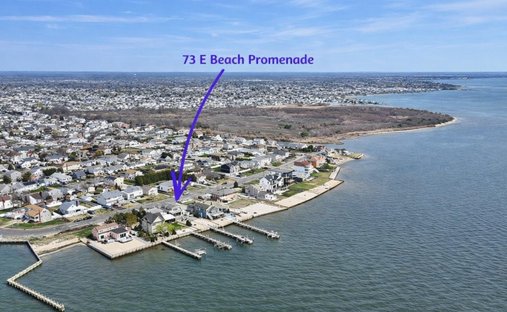 Casa a Lindenhurst, New York, Stati Uniti 1