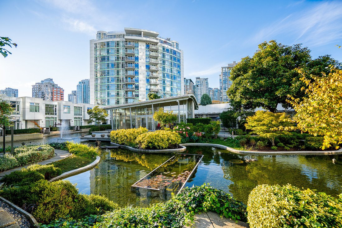 Condo in Vancouver, British Columbia, Canada 1 - 17753746