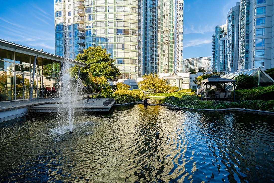 Condo in Vancouver, British Columbia, Canada 2 - 17753746