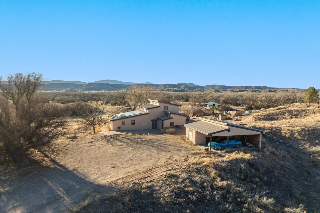 Farm Ranch in Española, New Mexico, United States 2 - 17754071
