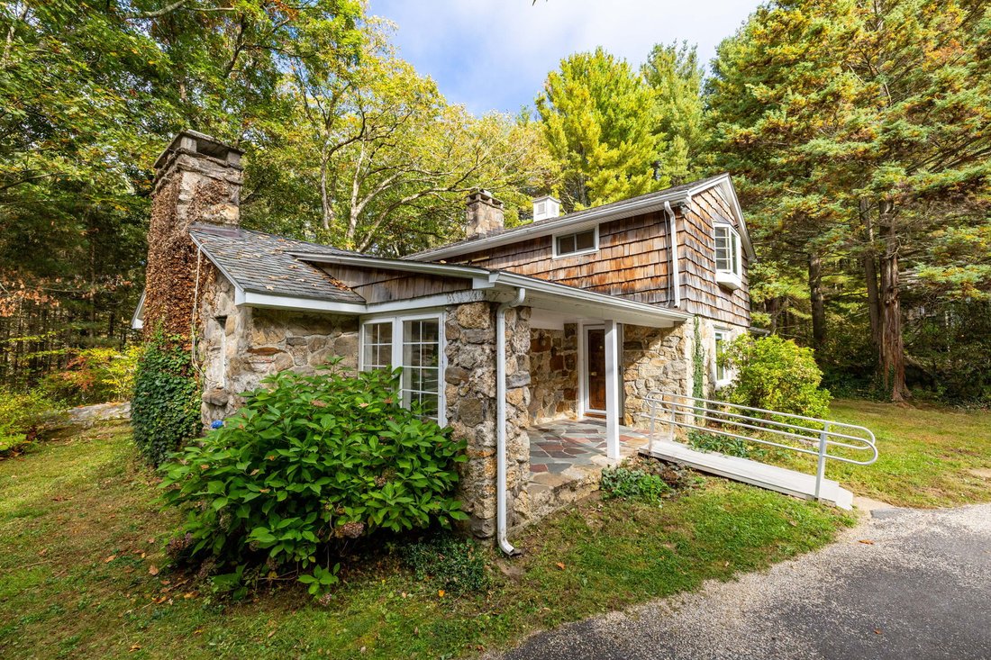 House in Harwinton, Connecticut, United States 2 - 17754463