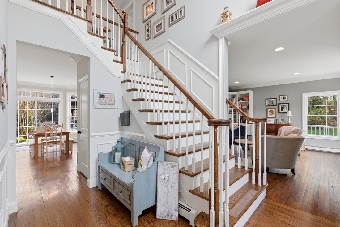House in Port Jefferson Station, New York, United States 3 - 17753139