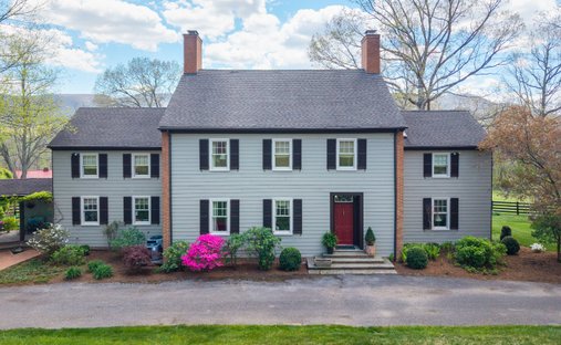 House in Hot Springs, Virginia, United States 1
